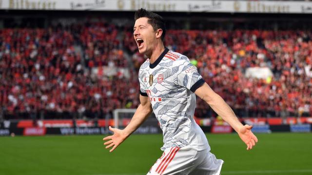 世界杯客户端安装说明-告别低谷找回进球节奏 莱万双响引发药厂大崩盘